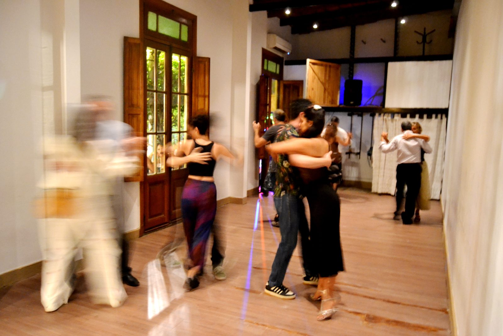 Work on the embrace between two practitioners