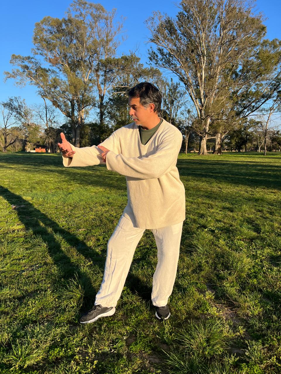 Gabriel Nieto a praticar qigong
